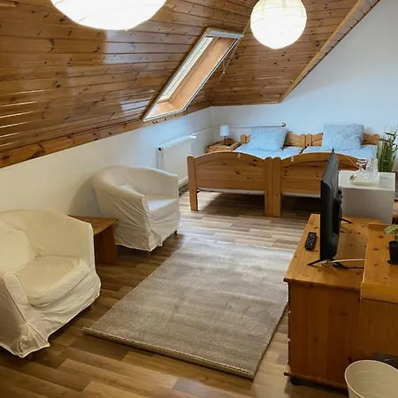 Global Apartmanhaz Bed & Breakfast Vonyarcvashegy