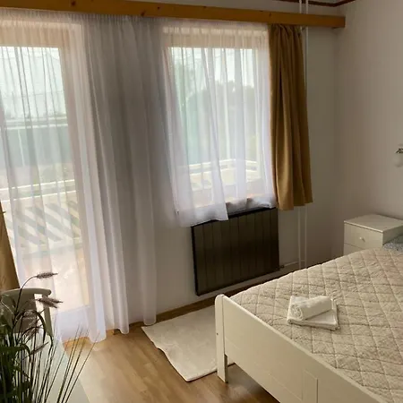 Global Apartmanhaz * Vonyarcvashegy