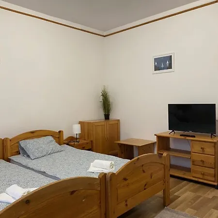 住宿加早餐酒店 Global Apartmanhaz 3*