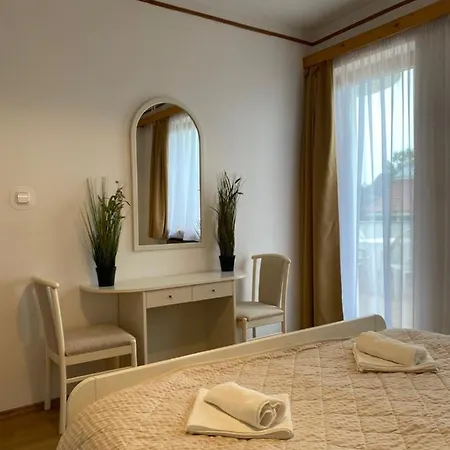 Global Apartmanhaz *