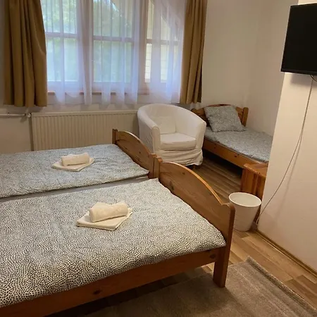 住宿加早餐酒店 Global Apartmanhaz 3*