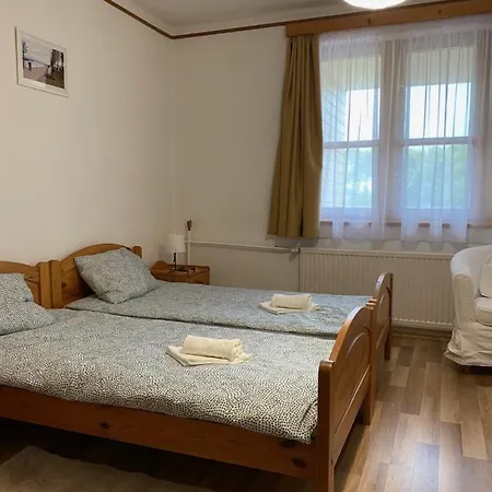 Global Apartmanhaz 住宿加早餐酒店 沃尼奥尔茨沃什海吉