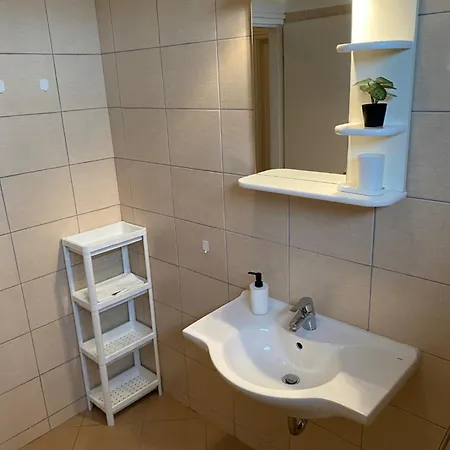 Global Apartmanhaz 沃尼奥尔茨沃什海吉