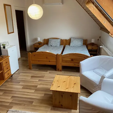 Bed & Breakfast Global Apartmanhaz Vonyarcvashegy