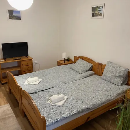 Global Apartmanhaz 住宿加早餐酒店 3*