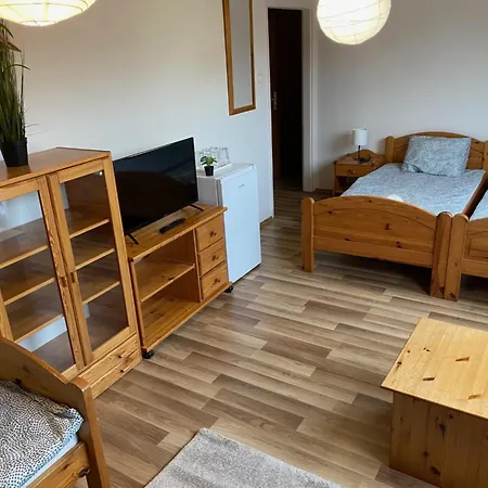 Global Apartmanhaz 住宿加早餐酒店 沃尼奥尔茨沃什海吉
